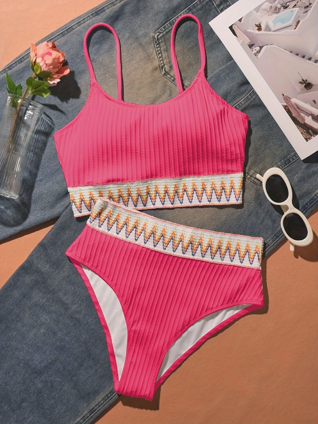Bikini mit Rippendetail - Oberteil und Hohe Taille Slip