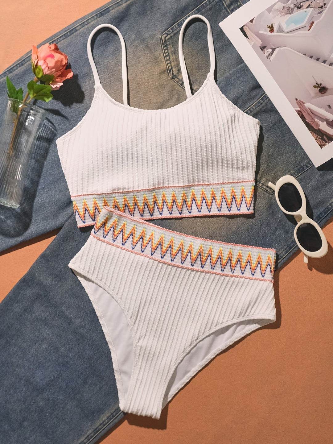 Bikini mit Rippendetail - Oberteil und Hohe Taille Slip