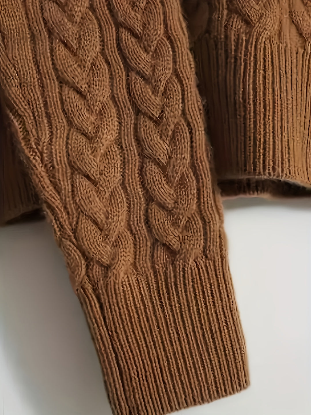 Eleganter Knopf Zopfstrickpullover