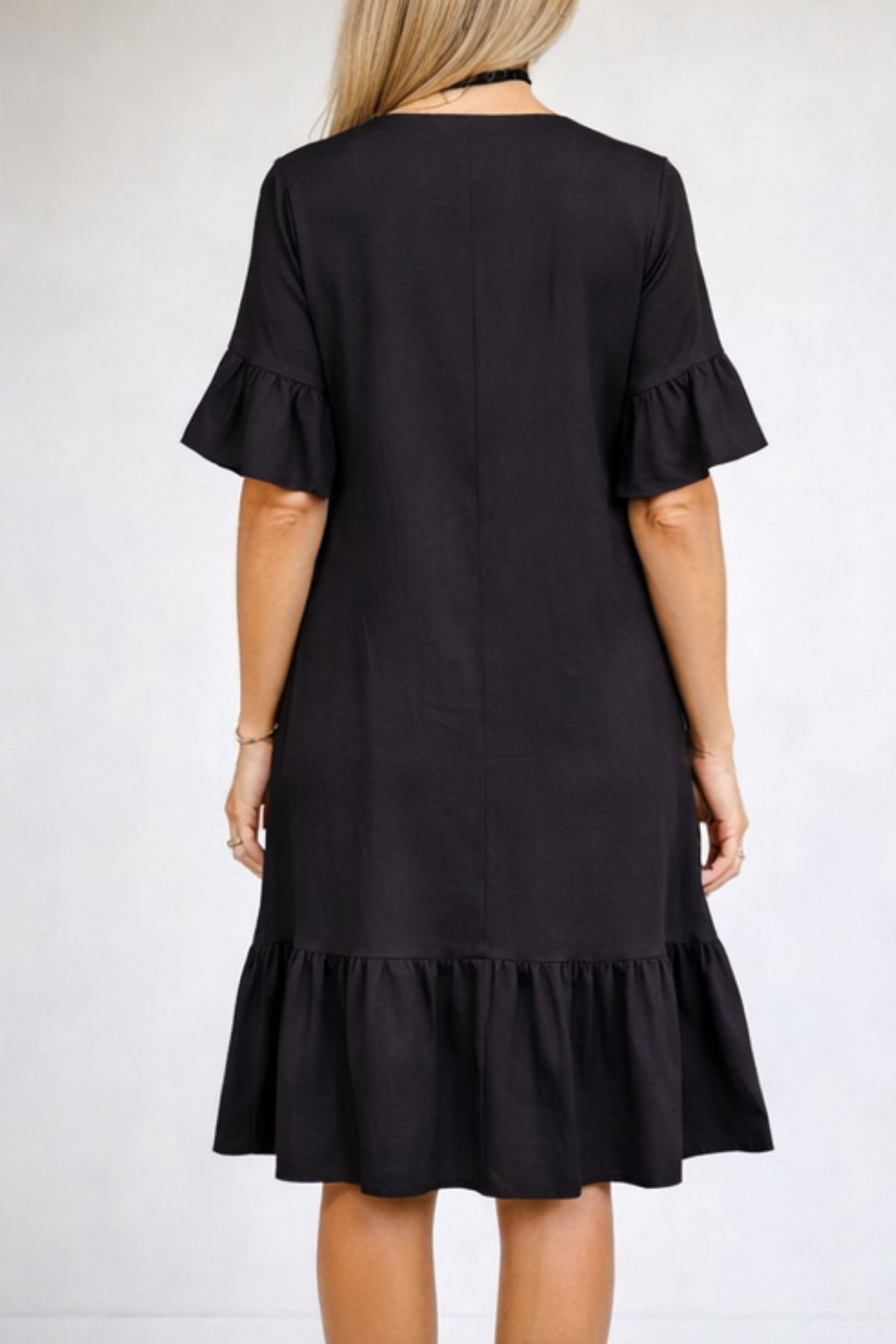 Schlichtes Kleid mit femininer Form