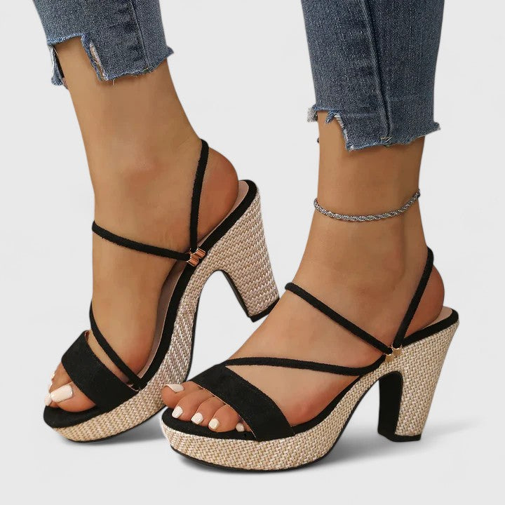 Lorienna | Elegante Riemchen-Sandaletten