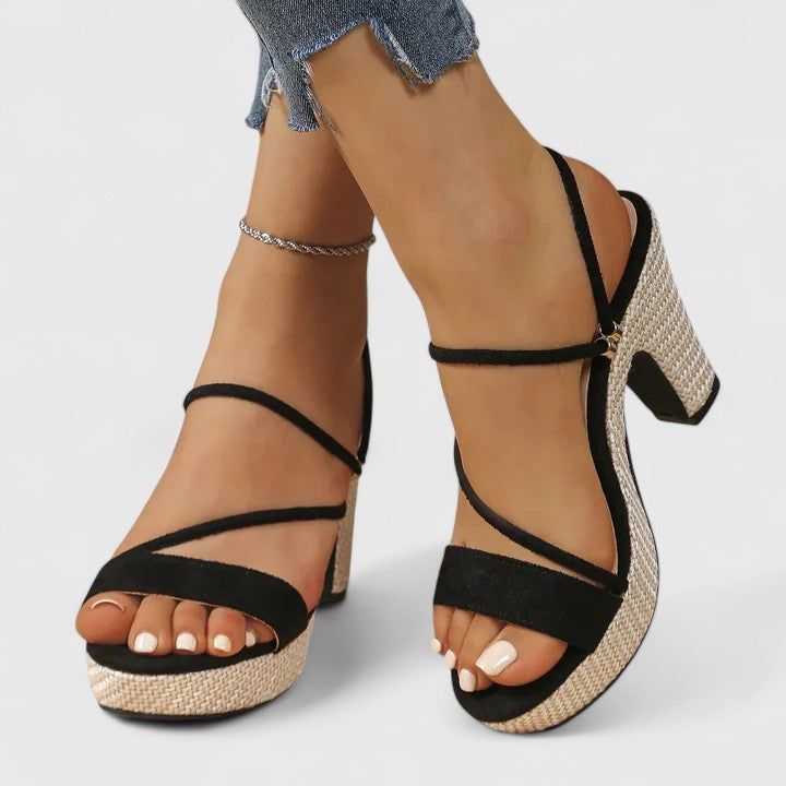 Lorienna | Elegante Riemchen-Sandaletten