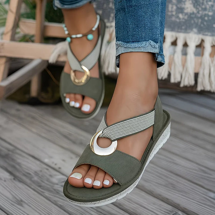Skylar | Flache Sandalen mit Metallverschluss