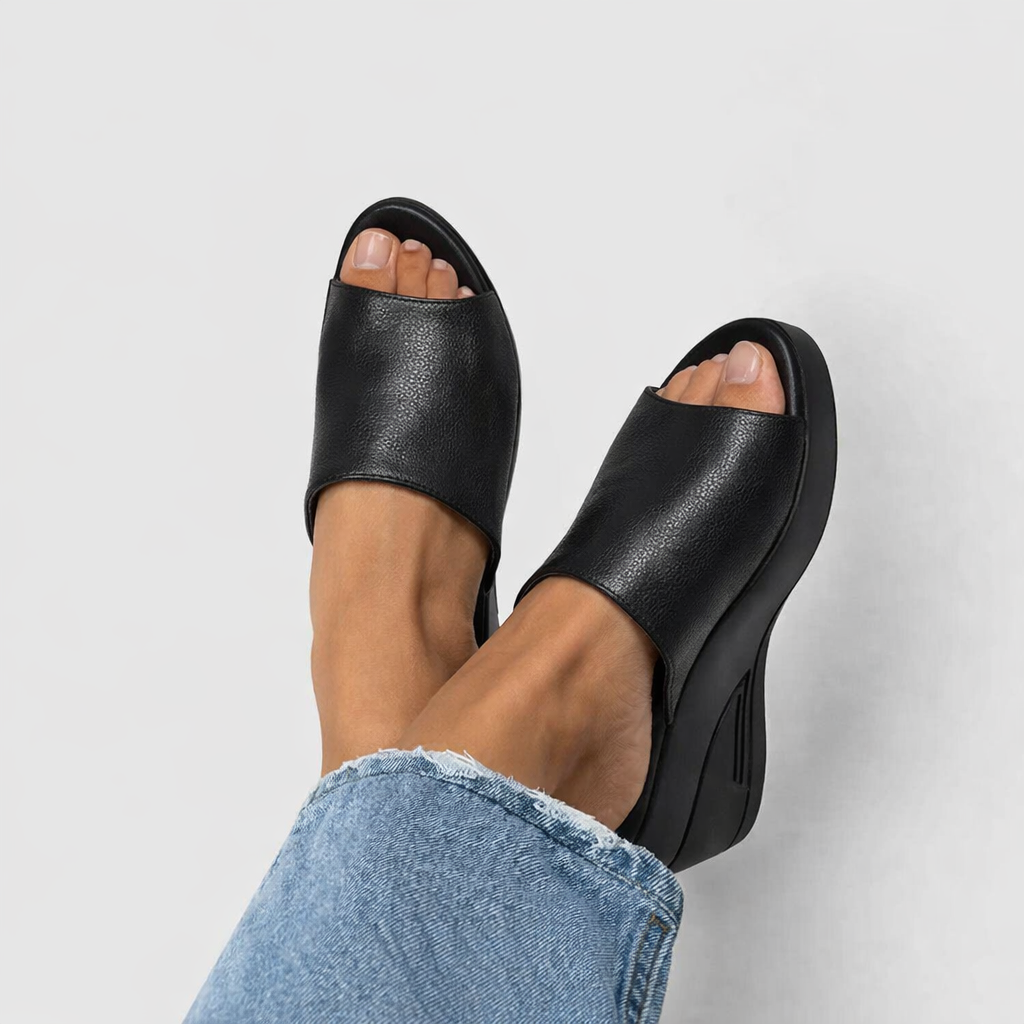 Orthopädische Slip-On Keilsandalen