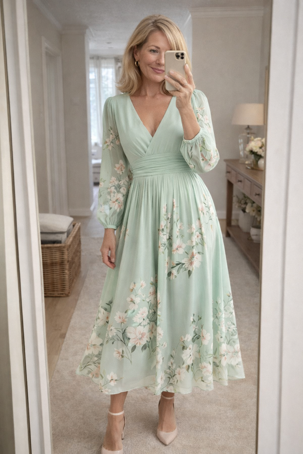 VENIRA | Midi Kleid mit floralem Muster in Grün