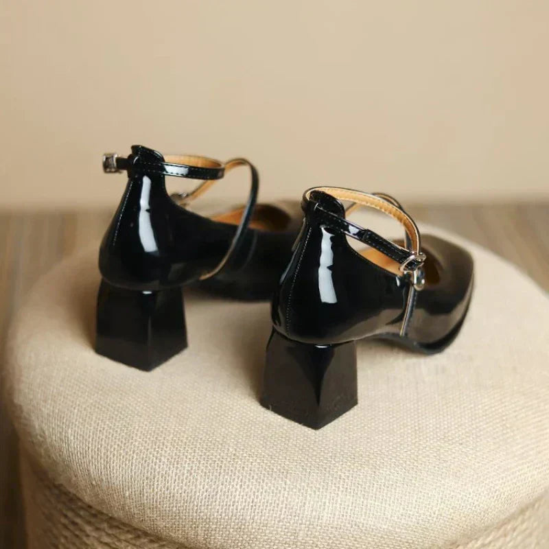 Elegante Riemchen-Pumps