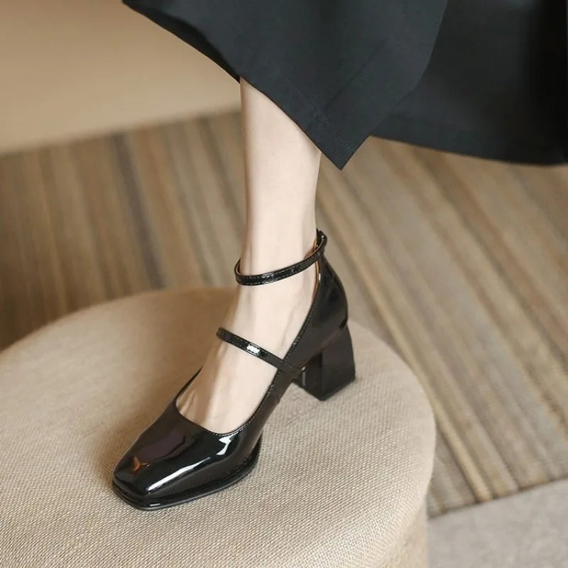 Elegante Riemchen-Pumps