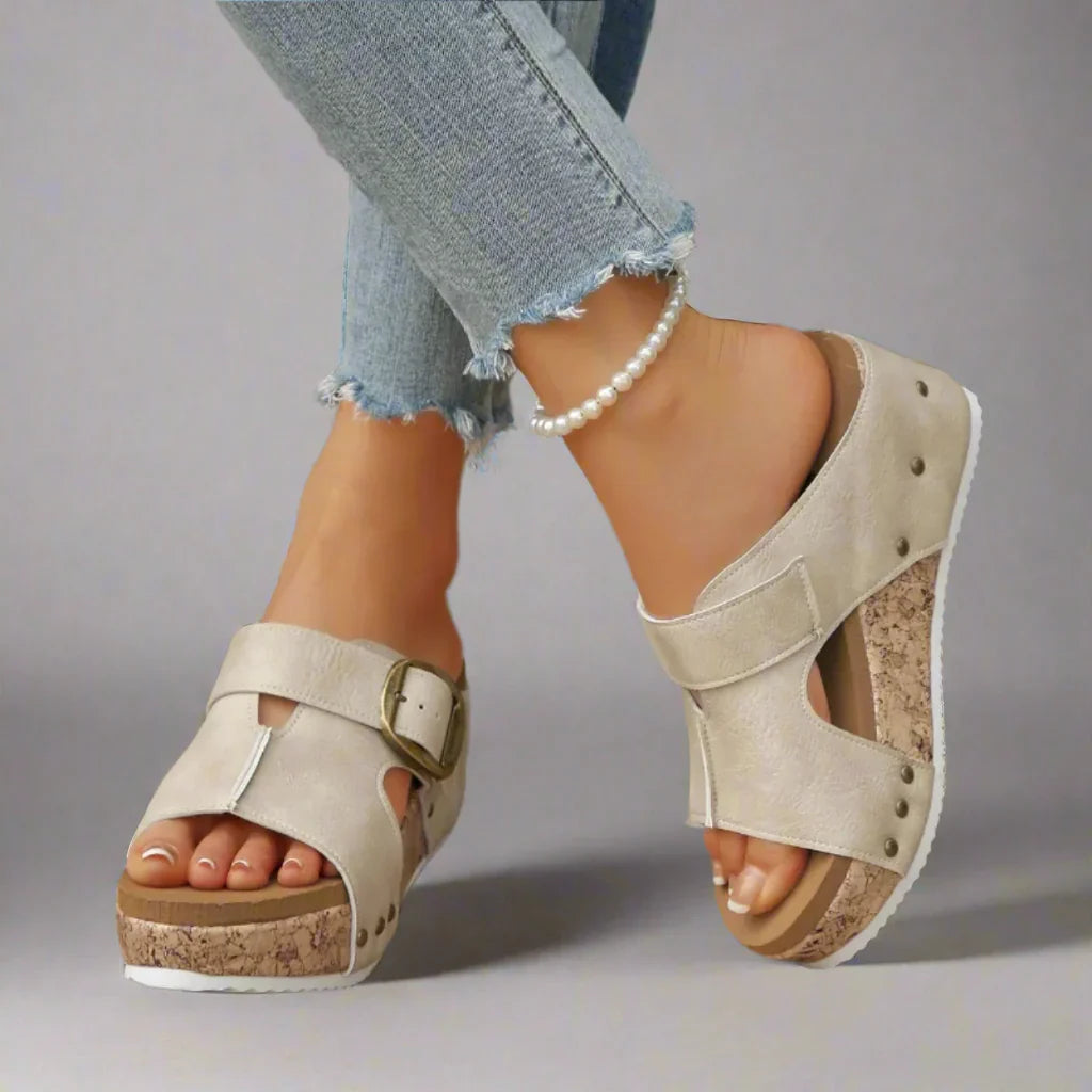 SIENNA HAVEN BUCKLE SANDALEN