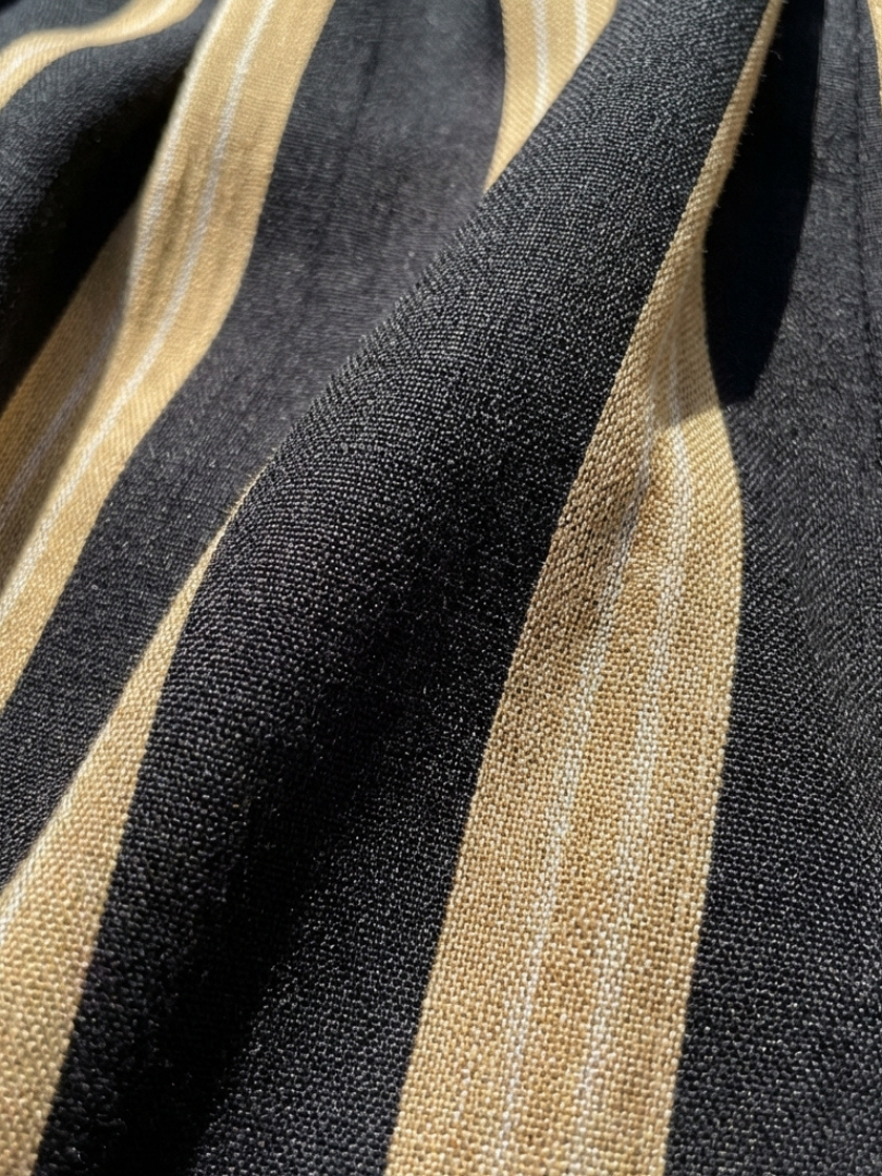 Lina | Kurzärmliges V-Ausschnitt gestreiftes Wickel-Midi-Kleid